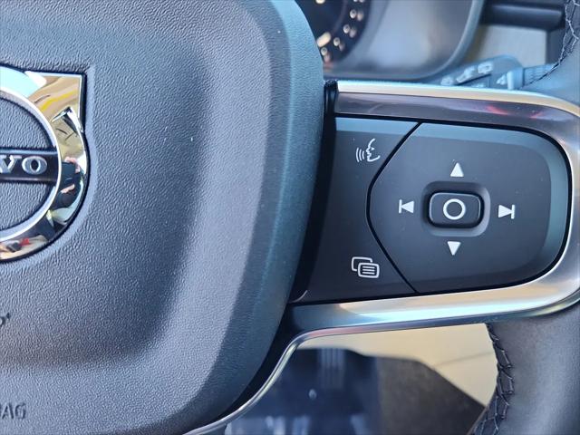 2026 Volvo XC40 Ultra, B5 AWD Gas (mild hybrid), Dark