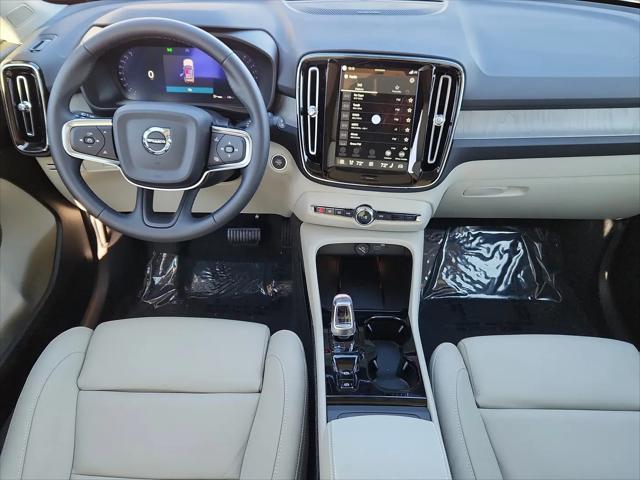 2026 Volvo XC40 Ultra, B5 AWD Gas (mild hybrid), Dark