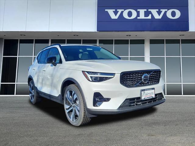2026 Volvo XC40 Ultra, B5 AWD Gas (mild hybrid), Dark