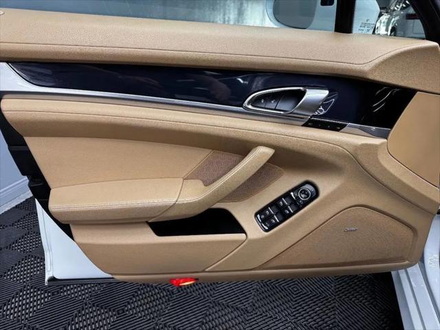 2015 Porsche Panamera 4