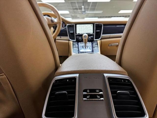 2015 Porsche Panamera 4