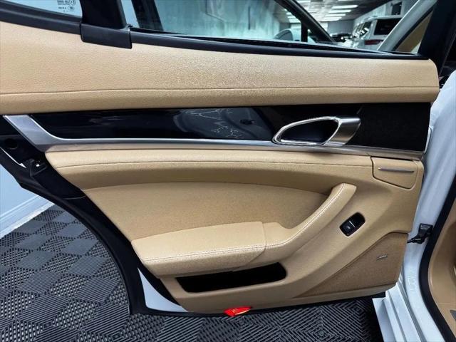 2015 Porsche Panamera 4
