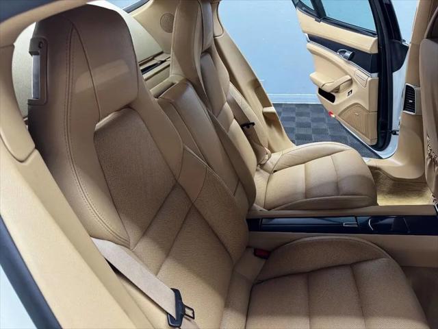 2015 Porsche Panamera 4