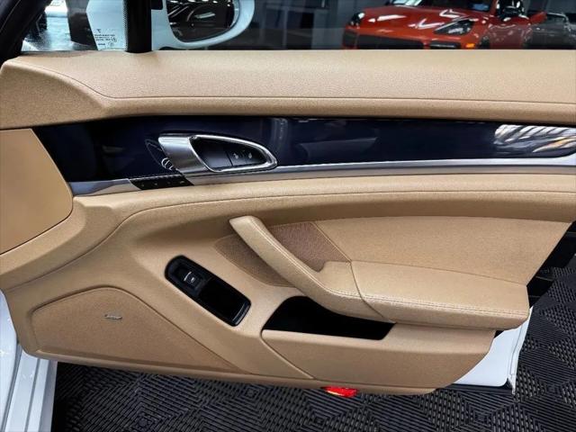 2015 Porsche Panamera 4