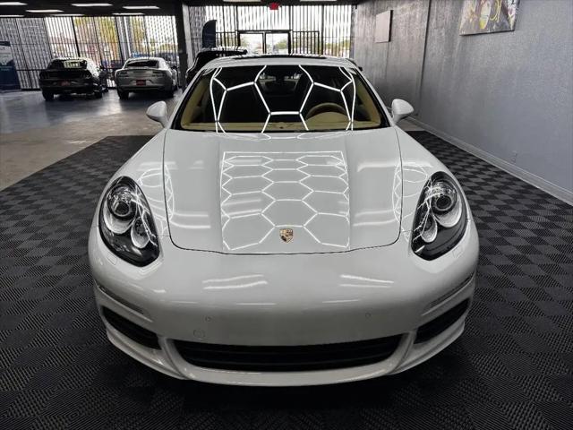2015 Porsche Panamera 4
