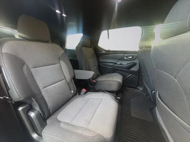 2023 Chevrolet Traverse AWD LT Cloth