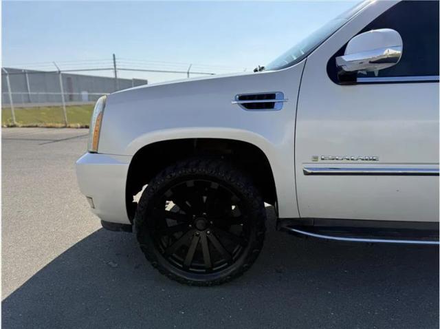 2007 Cadillac Escalade Standard