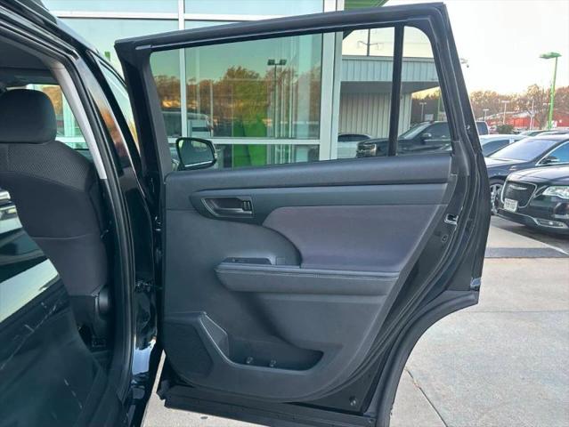 2020 Toyota Highlander LE