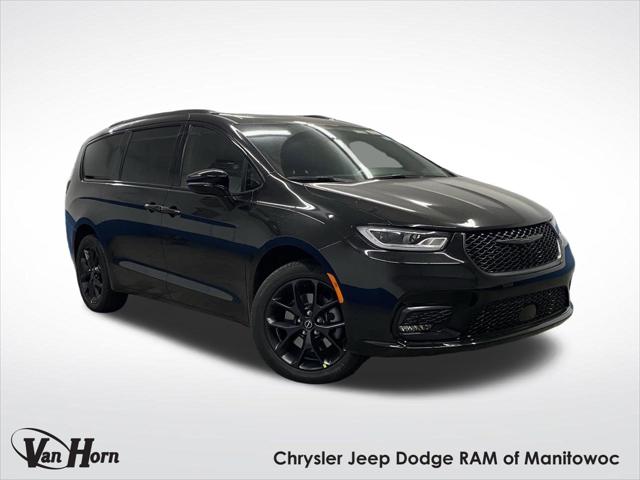 2026 Chrysler Pacifica Select AWD for sale in Manitowoc, WI