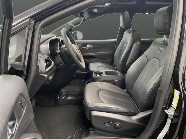 2026 Chrysler Pacifica Select AWD