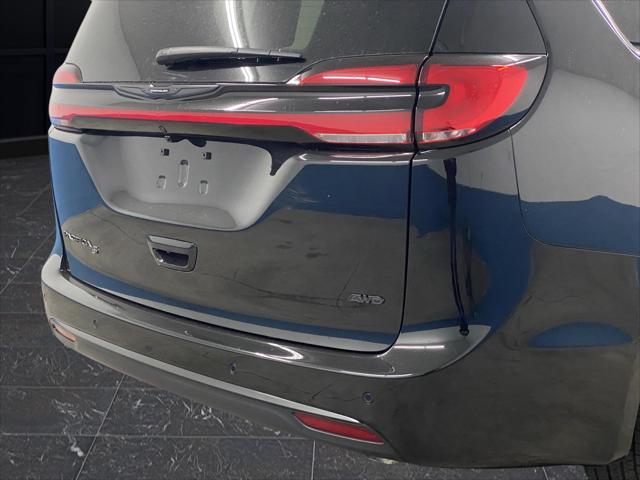 2026 Chrysler Pacifica Select AWD