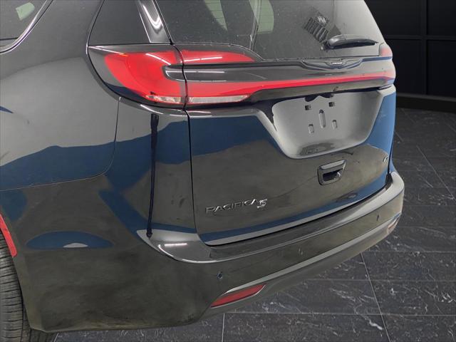 2026 Chrysler Pacifica Select AWD