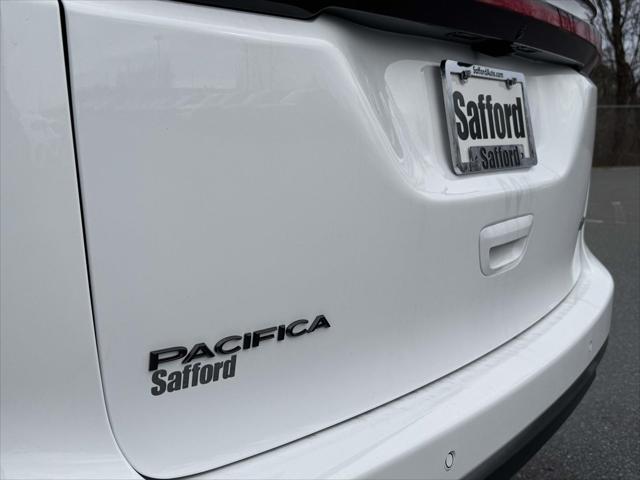 2026 Chrysler Pacifica Select AWD