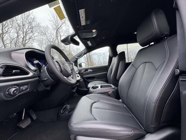 2026 Chrysler Pacifica Select AWD