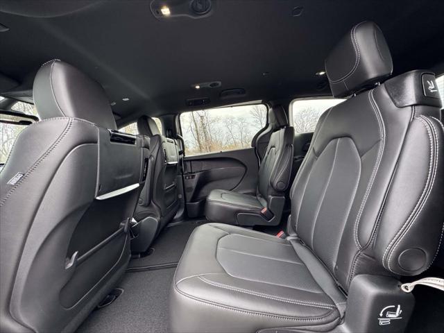 2026 Chrysler Pacifica Select AWD