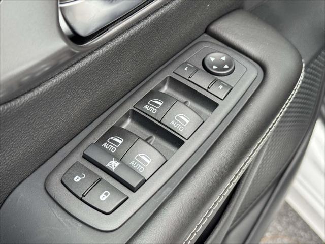 2026 Chrysler Pacifica Select AWD