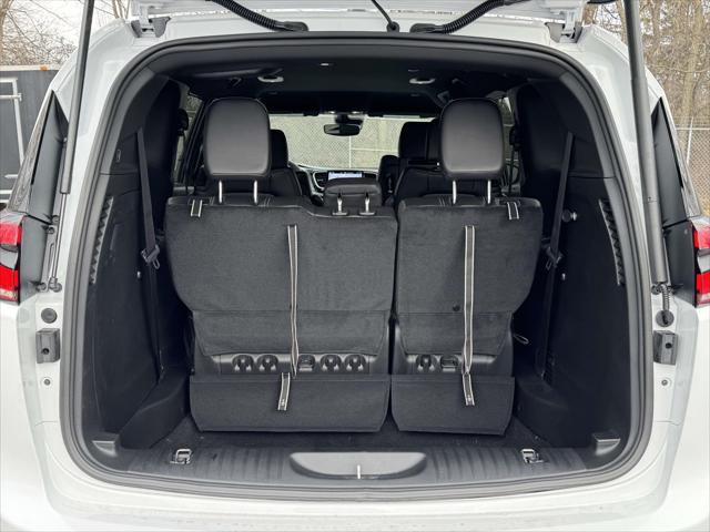 2026 Chrysler Pacifica Select AWD