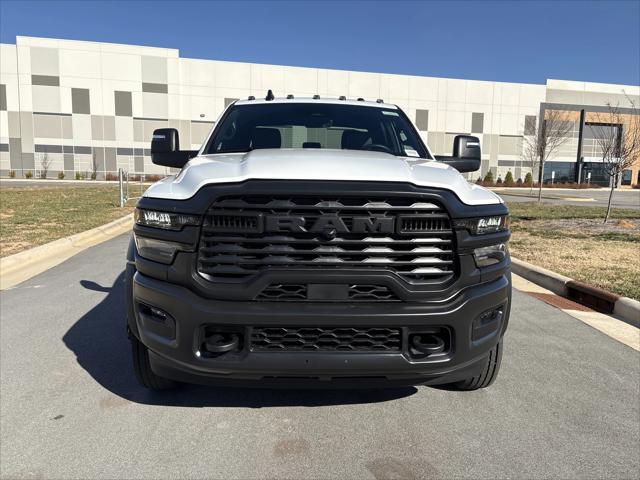 2026 RAM Ram 5500 Chassis Cab RAM 5500 TRADESMAN CHASSIS CREW CAB 4X4 60 CA