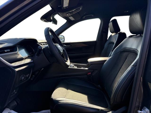2025 Jeep Grand Cherokee Altitude 4x2