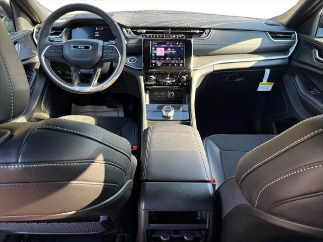 2025 Jeep Grand Cherokee Altitude 4x2