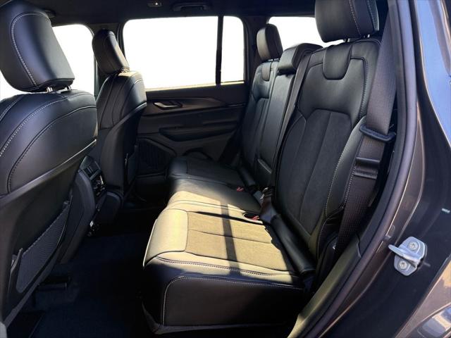 2025 Jeep Grand Cherokee Altitude 4x2