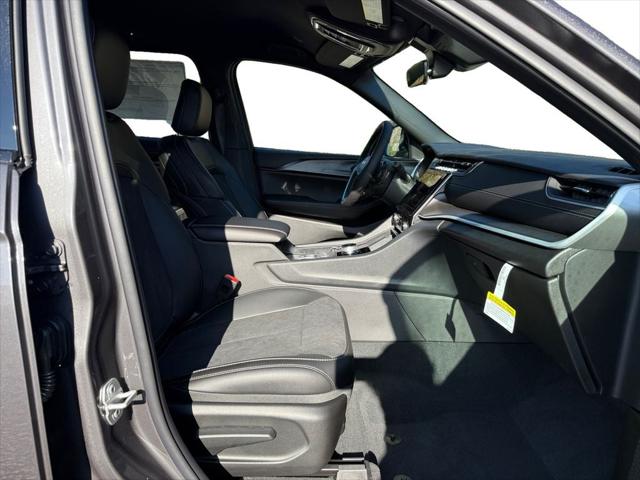 2025 Jeep Grand Cherokee Altitude 4x2