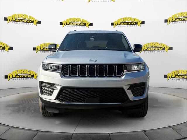 2025 Jeep Grand Cherokee Laredo 4x2
