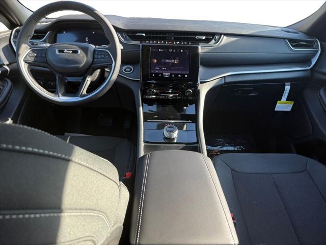 2025 Jeep Grand Cherokee Laredo 4x2