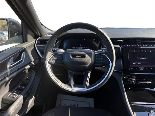 2025 Jeep Grand Cherokee Laredo 4x2