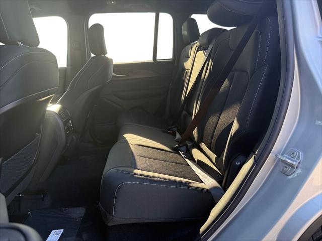 2025 Jeep Grand Cherokee Laredo 4x2