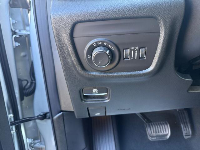 2025 Jeep Grand Cherokee Laredo 4x2