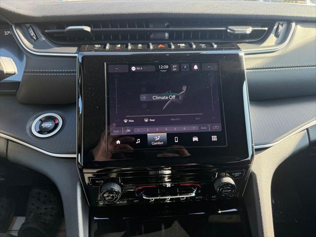 2025 Jeep Grand Cherokee Laredo 4x2