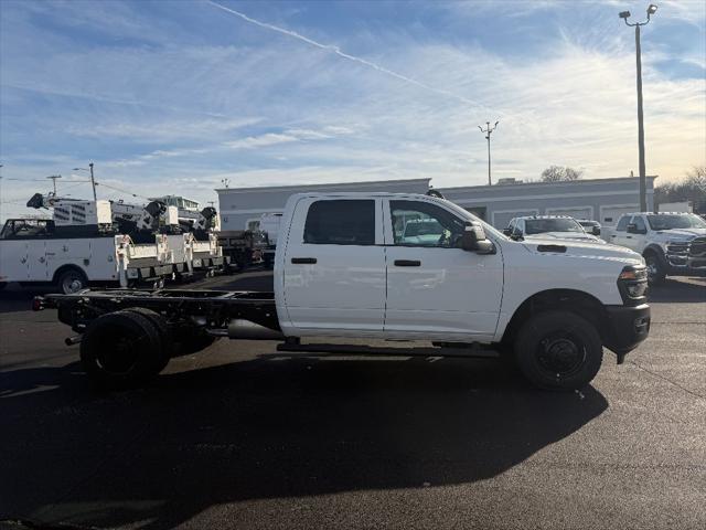 2026 RAM Ram 3500 Chassis Cab RAM 3500 TRADESMAN CREW CAB CHASSIS 4X4 60 CA