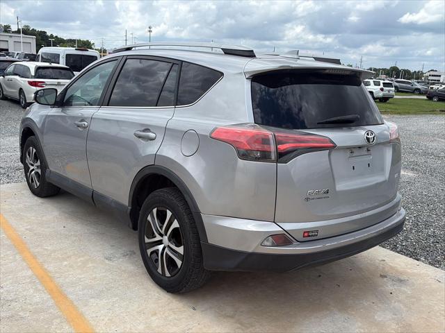 2017 Toyota RAV4 LE - Photo 3