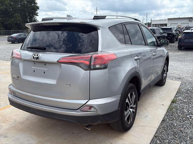 2017 Toyota RAV4 LE - Photo 4