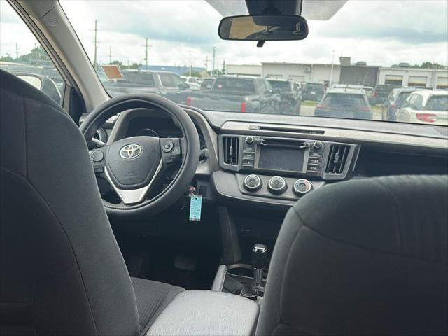 2017 Toyota RAV4 LE - Photo 8