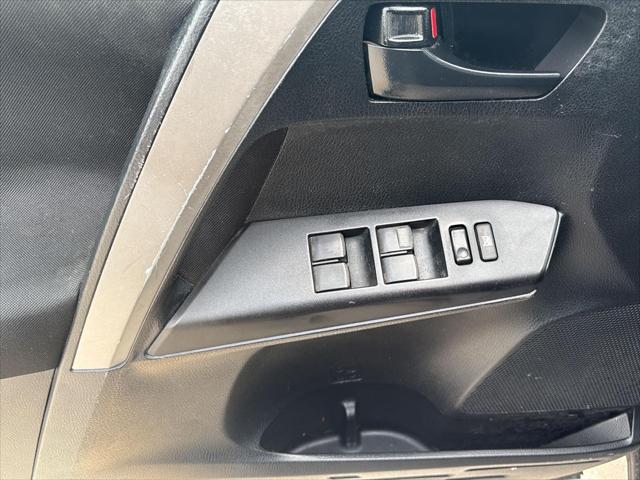 2017 Toyota RAV4 LE - Photo 10