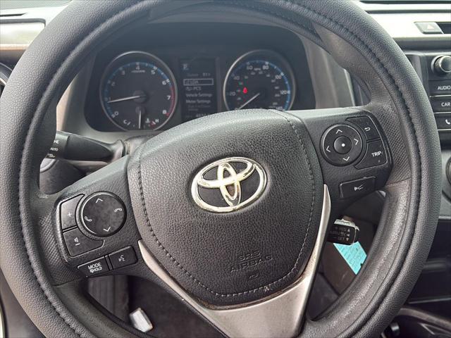 2017 Toyota RAV4 LE - Photo 12