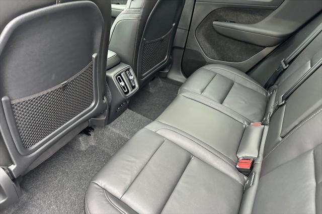 2026 Volvo XC40 Core, B4 FWD Gas (mild hybrid), Dark