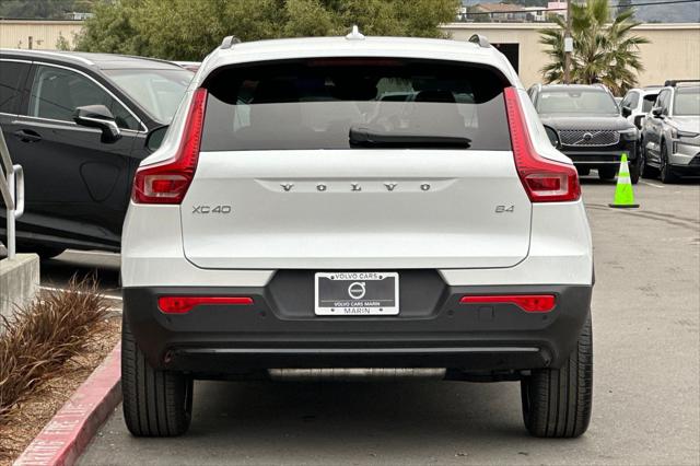 2026 Volvo XC40 Core, B4 FWD Gas (mild hybrid), Dark