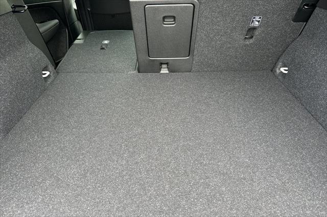 2026 Volvo XC40 Core, B4 FWD Gas (mild hybrid), Dark