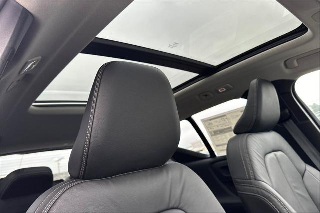 2026 Volvo XC40 Core, B4 FWD Gas (mild hybrid), Dark