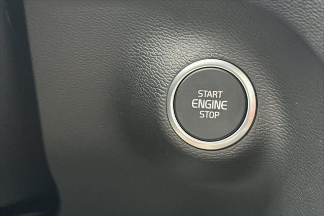 2026 Volvo XC40 Core, B4 FWD Gas (mild hybrid), Dark