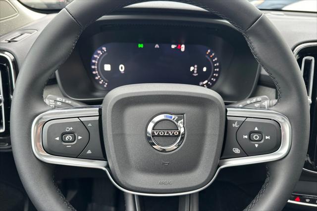 2026 Volvo XC40 Core, B4 FWD Gas (mild hybrid), Dark