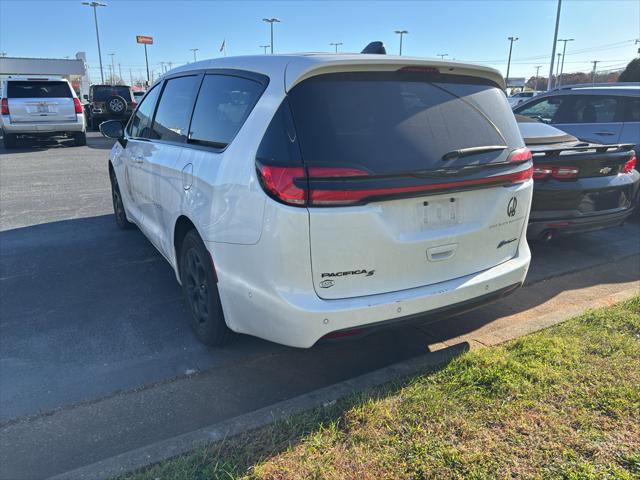 2023 Chrysler Pacifica Hybrid Touring L