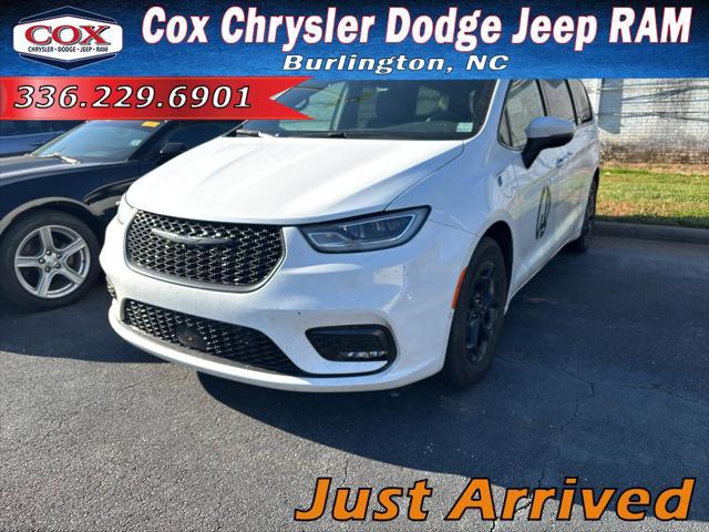 2023 Chrysler Pacifica Hybrid Touring L