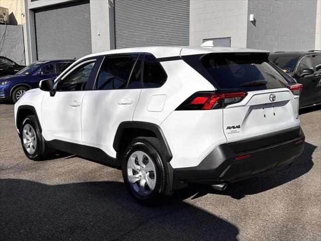 2024 Toyota RAV4 LE [4]