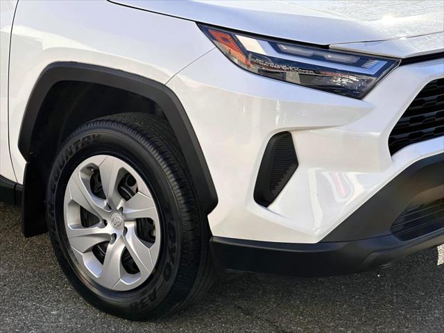 2024 Toyota RAV4 LE [8]