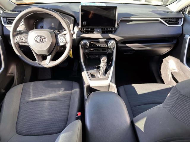 2024 Toyota RAV4 LE [16]