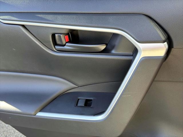 2024 Toyota RAV4 LE [20]